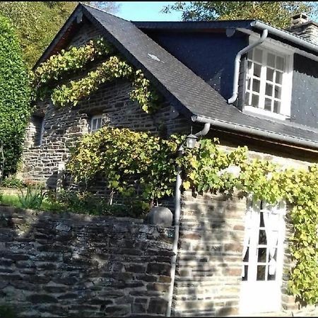 Cottage Perche Dans Les Montagnes Du Mont-Saint-Michel Beauficel Exterior photo